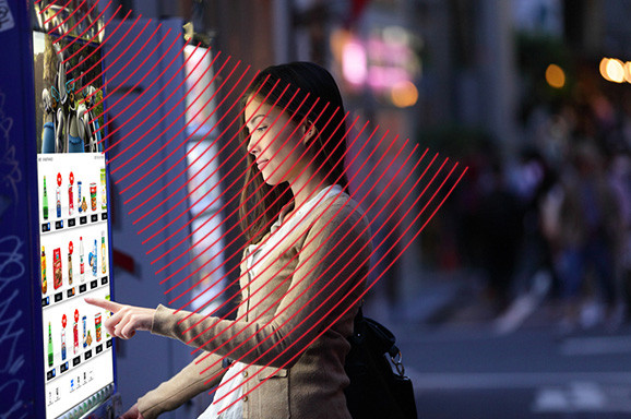 定向揚(yáng)聲器在數(shù)字標(biāo)牌使用示意圖